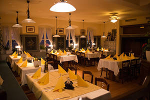 Restaurant Akropolis Hausach Gastraum Abend