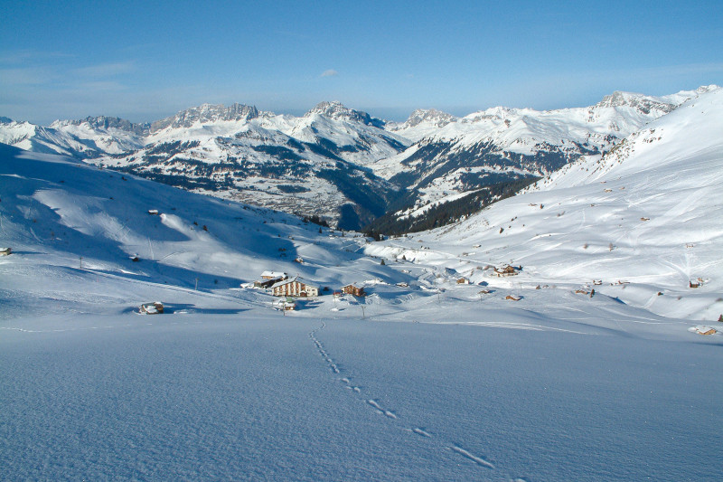 Mittendrin in der Winterpracht: das Berghaus Arflina.
